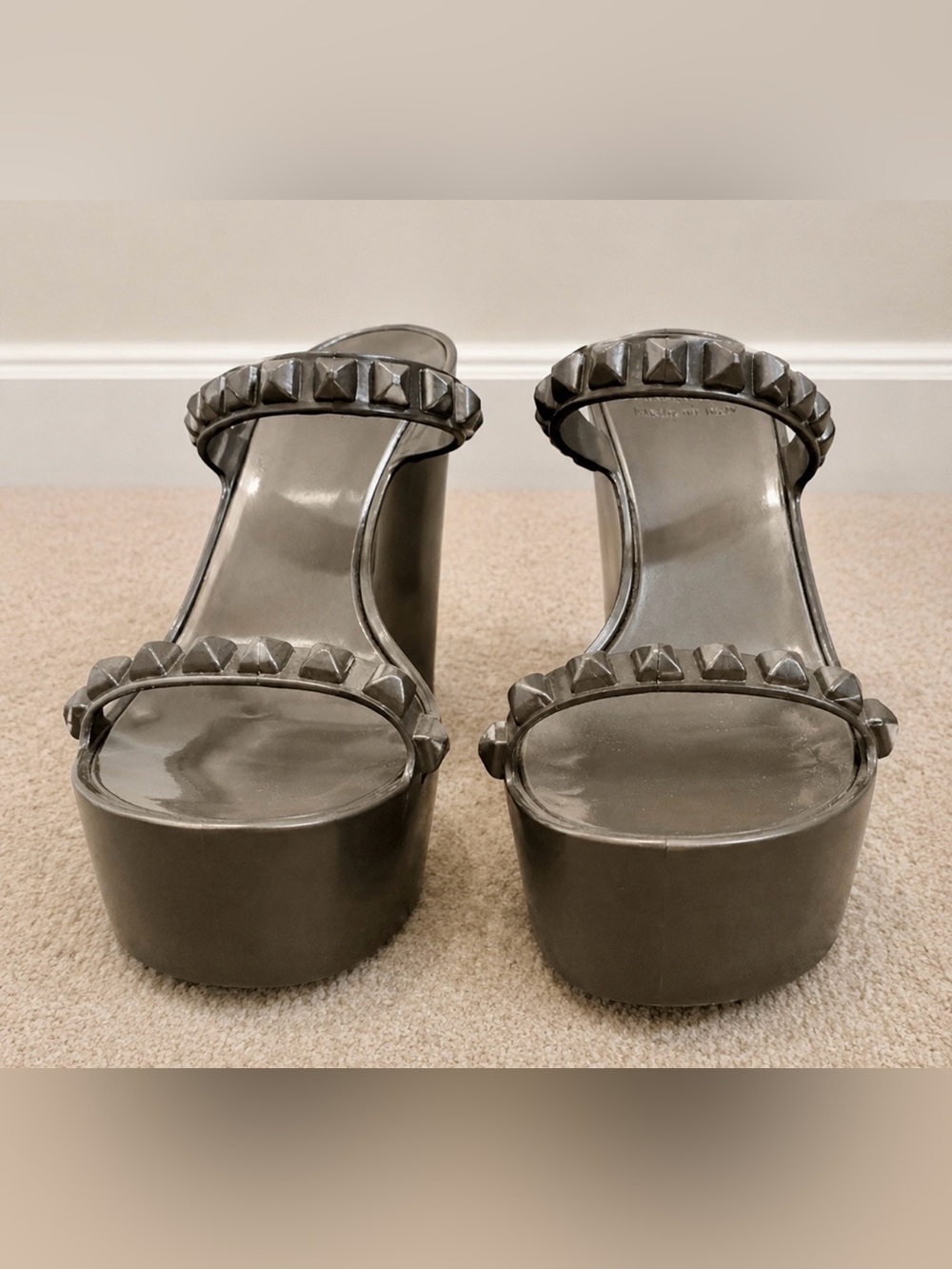 Carmen Sol Tonino Gunmetal Lustrous Studded Jelly Platform Wedges - Sz 7/37 - Picture 7 of 11